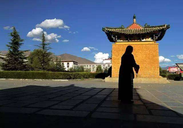 扎西德勒藏文什么意思（去西藏旅游必学的十句藏语及其含义）